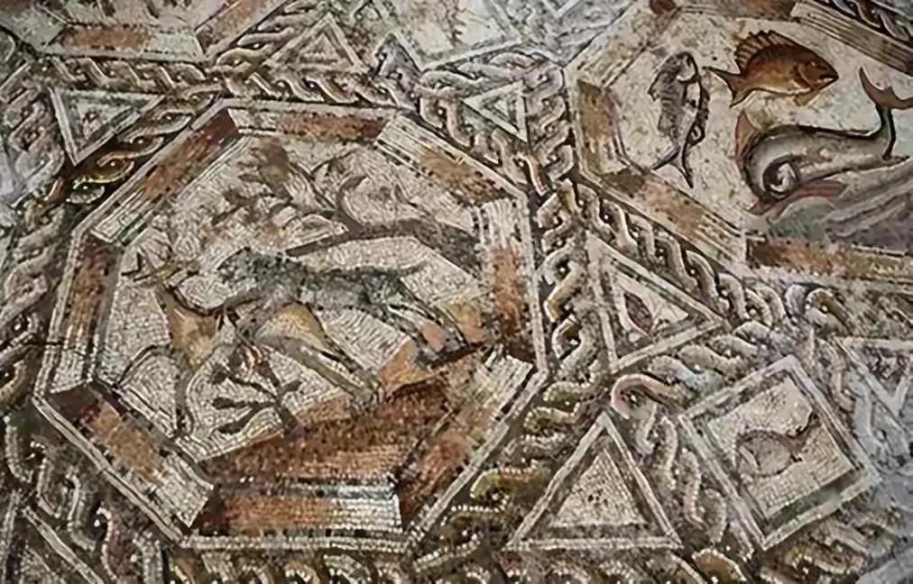 英国1600年前壁画惊现简体汉字：时空穿越的谜团，文明交流的见证
