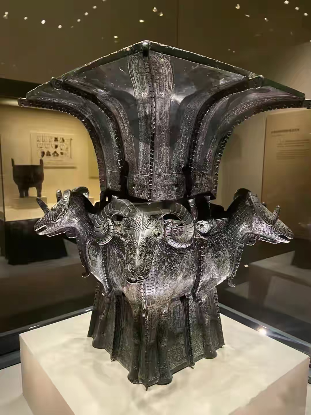 【国宝探秘】商·四羊方尊